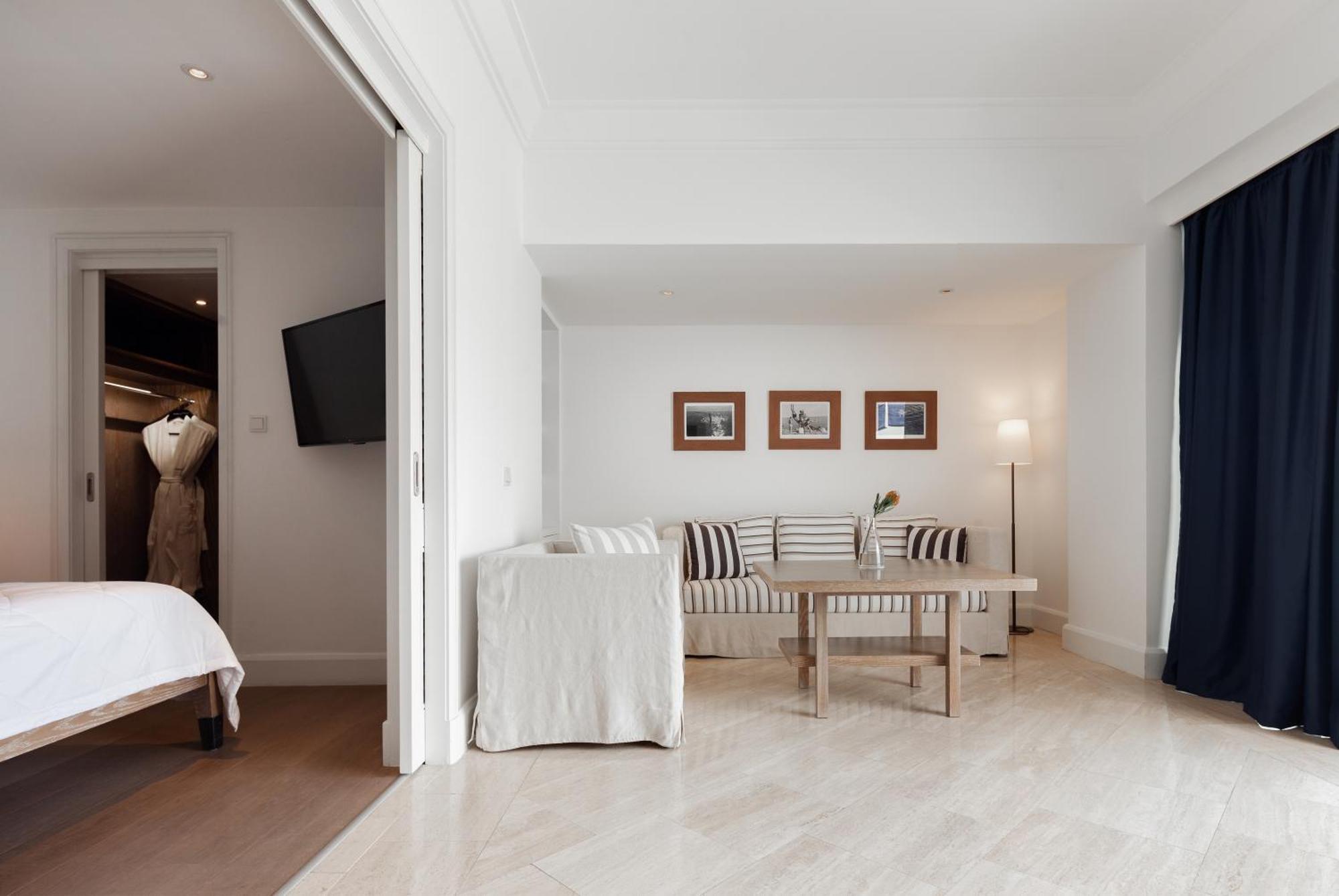 Almyra Paphos Exterior foto A suite at the hotel