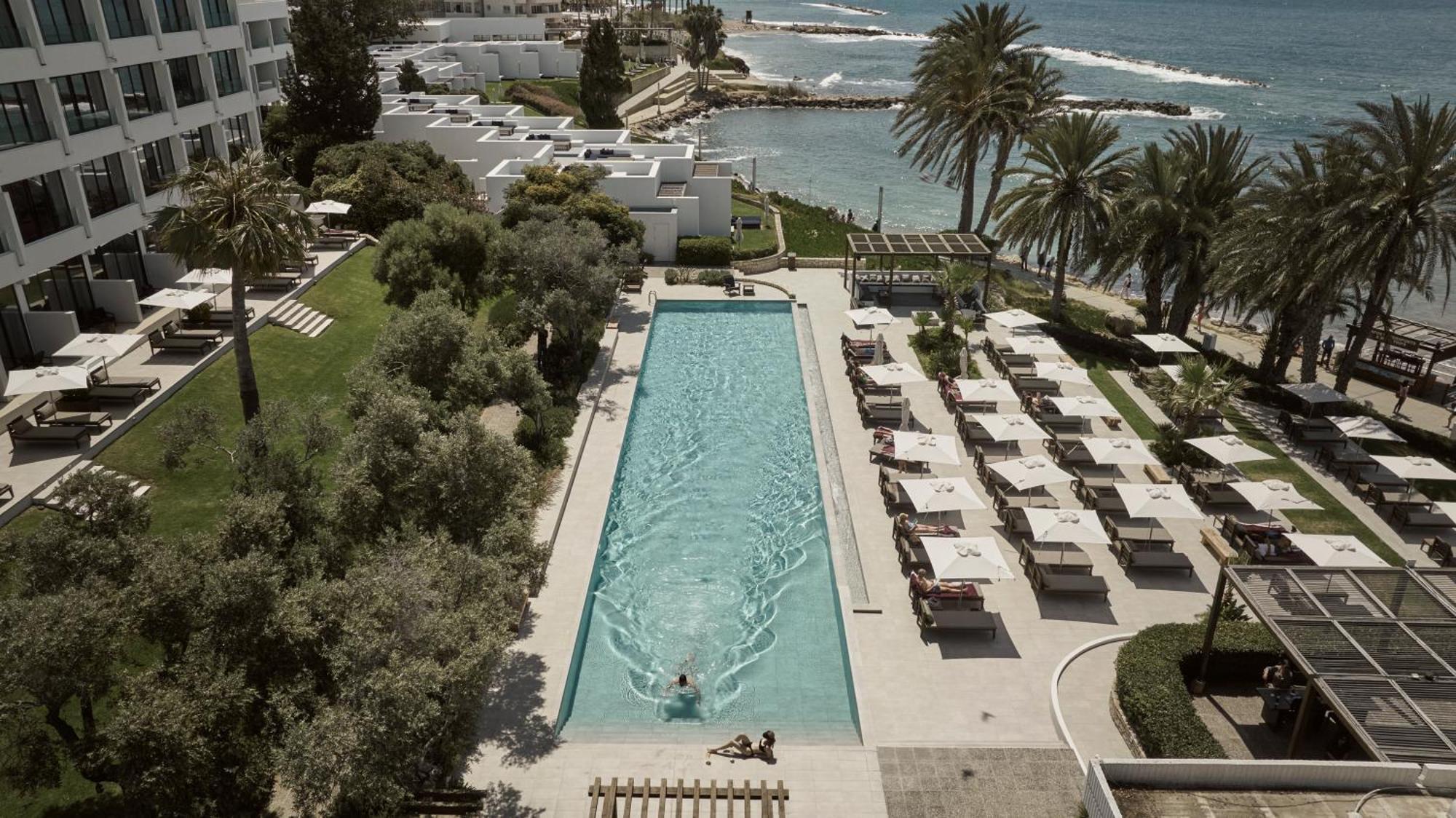 Almyra Paphos Exterior foto The pool at the Royal