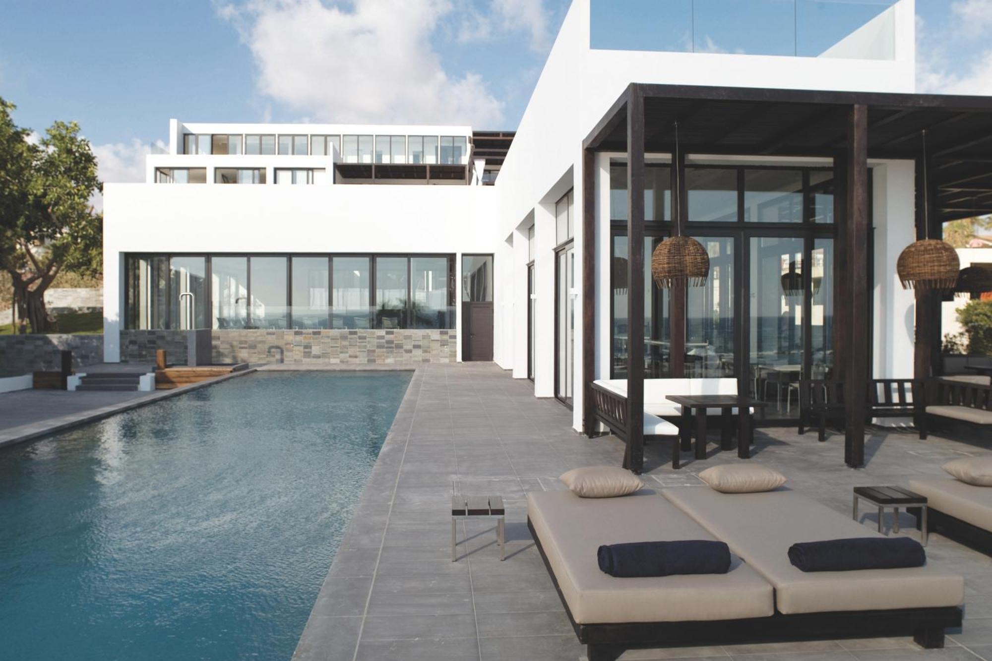 Almyra Paphos Exterior foto The hotel's pool