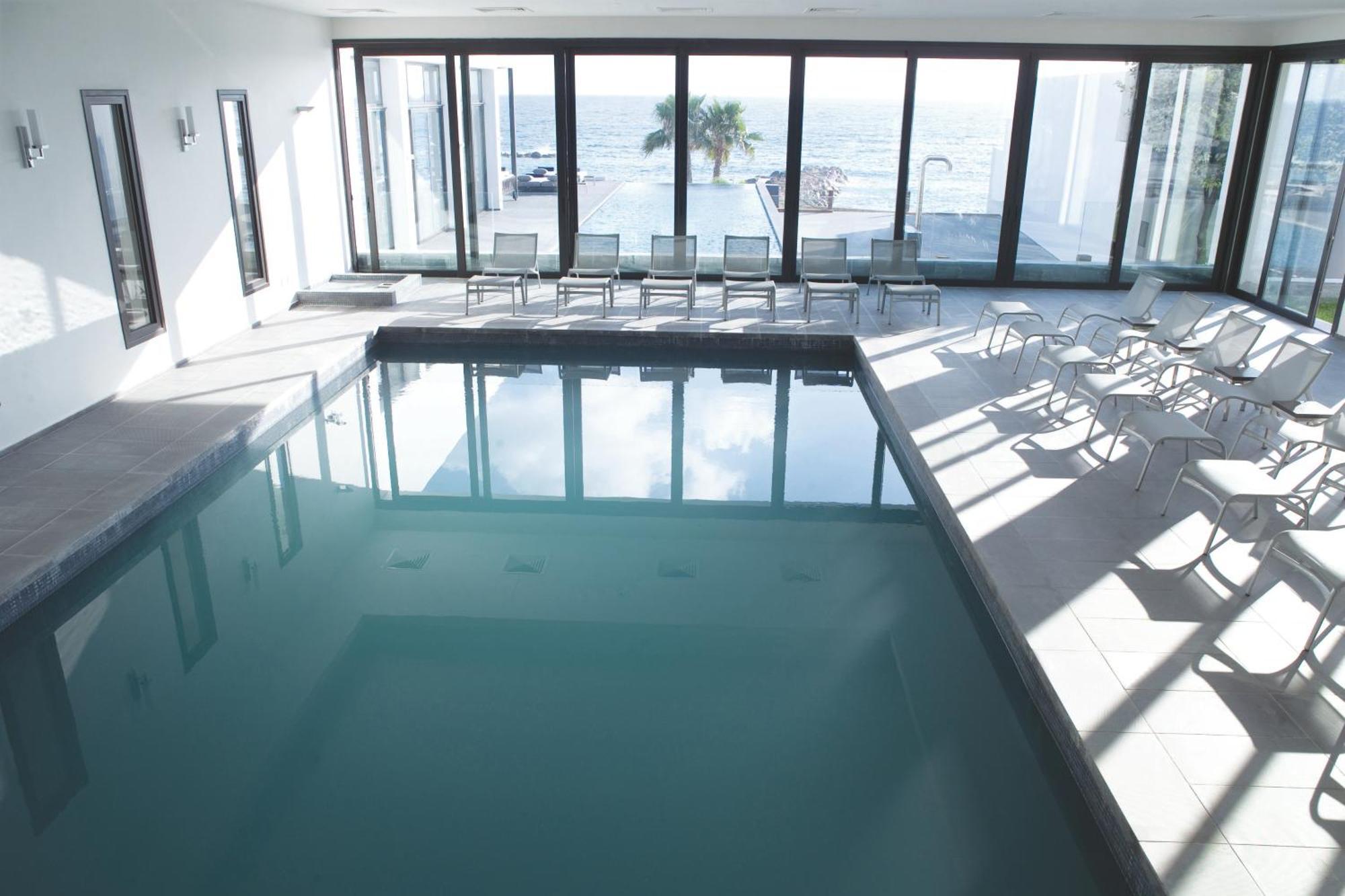 Almyra Paphos Exterior foto The pool at the Hotel du Lac