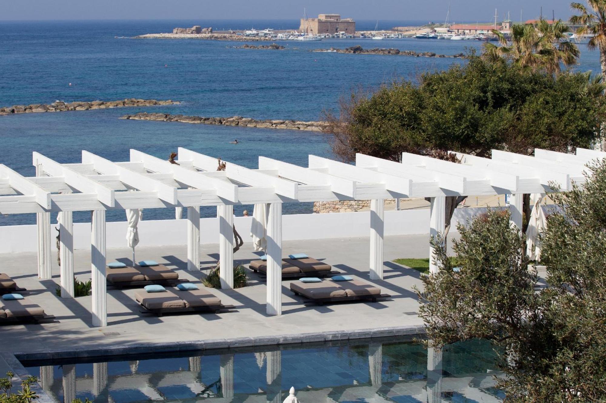 Almyra Paphos Exterior foto The beach at the hotel