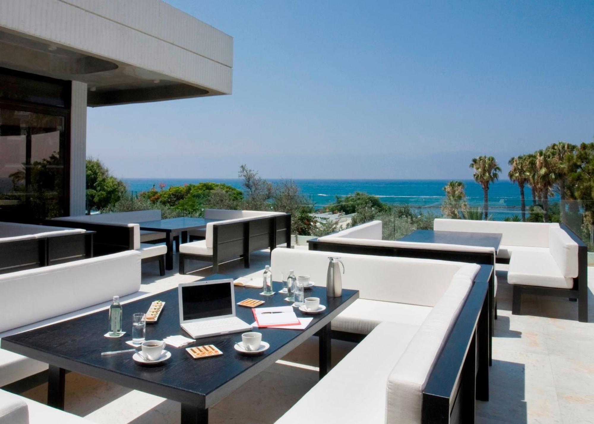 Almyra Paphos Exterior foto The Sky Bar